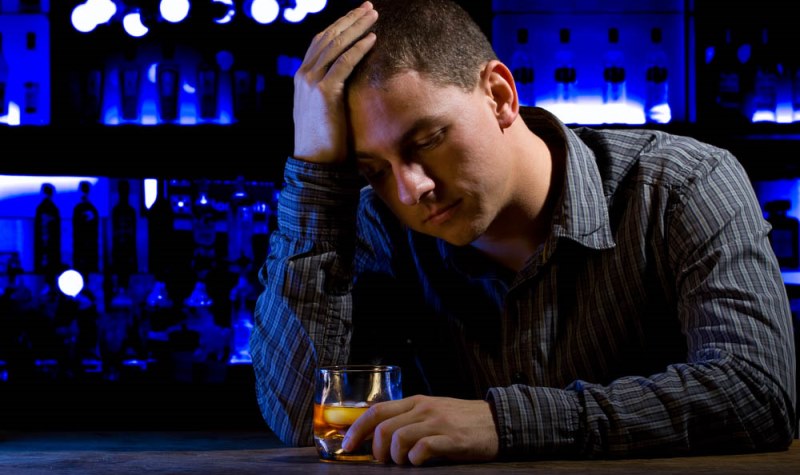 Первые признаки алкоголизма у мужчин